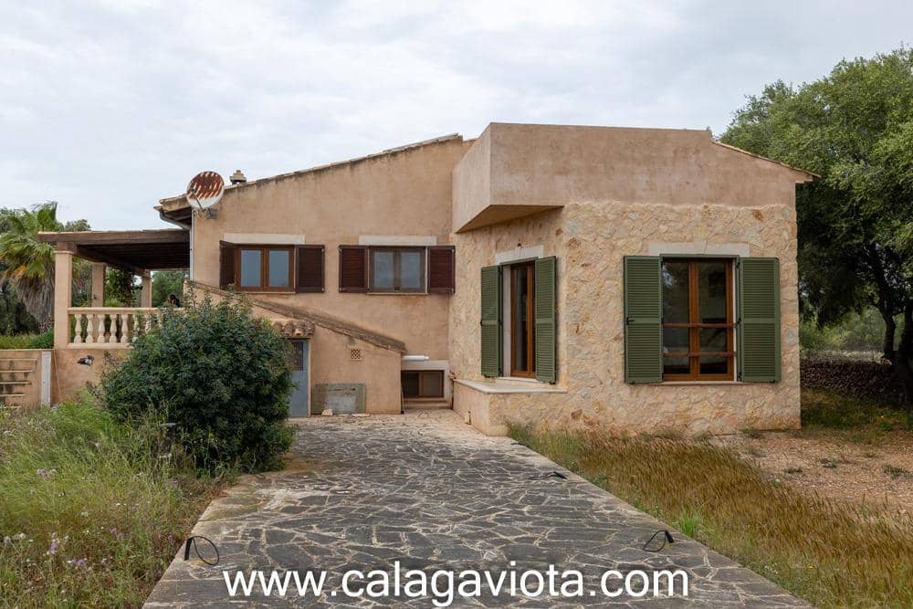 3 bedroom Villa for sale in Ses Salines with pool - € 1,480,000 (Ref: 10109765)
