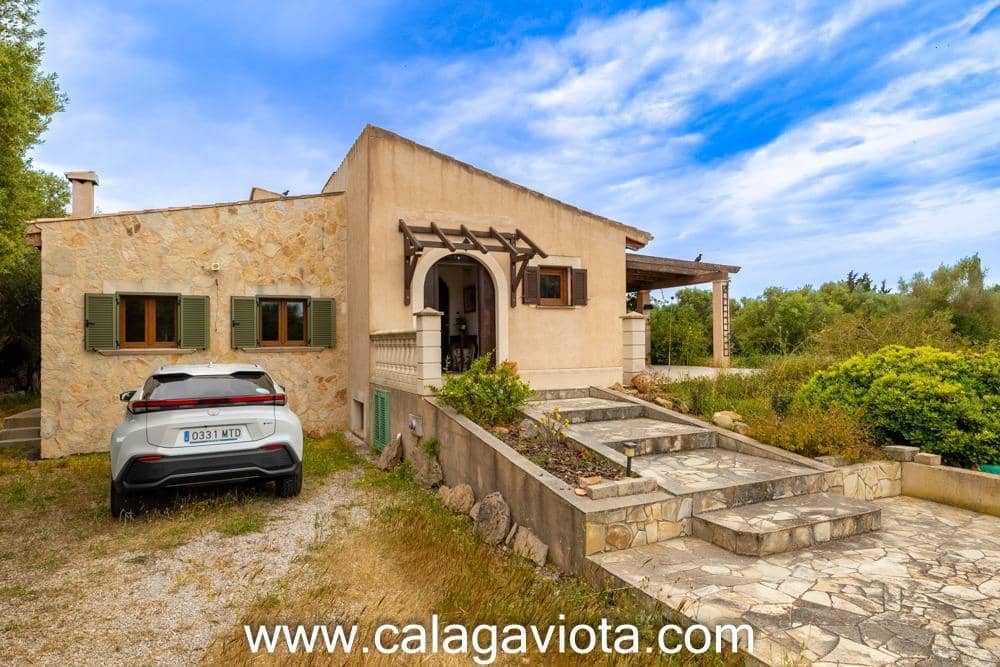3 bedroom Villa for sale in Ses Salines with pool - € 1,480,000 (Ref: 10109765)