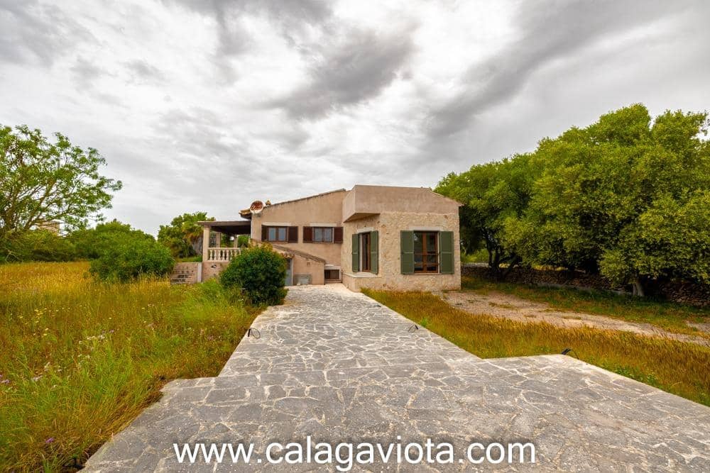 3 bedroom Villa for sale in Ses Salines with pool - € 1,480,000 (Ref: 10109765)