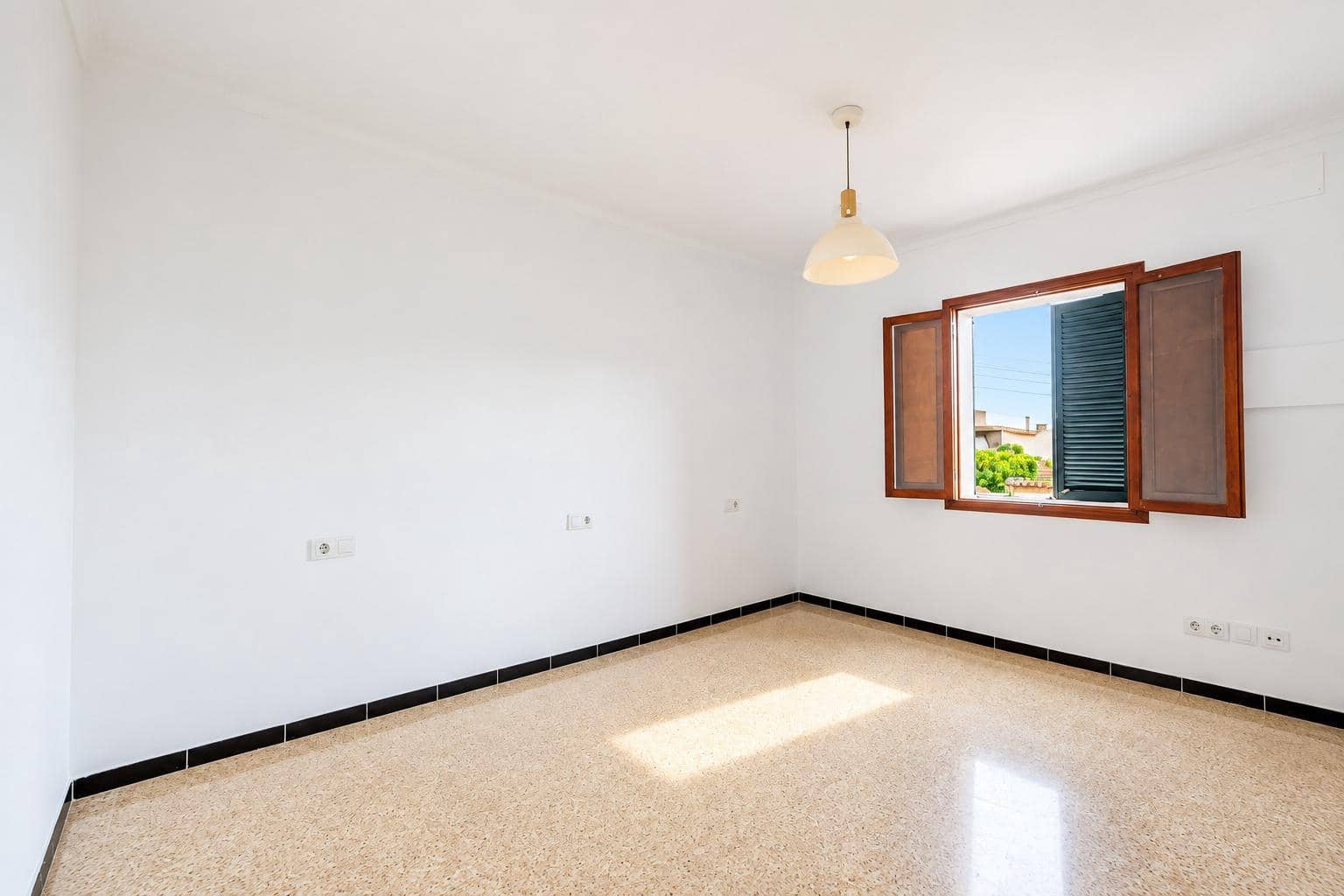 6 quarto Apartamento para venda em Ses Salines - 350 000 € (Ref: 10148877)