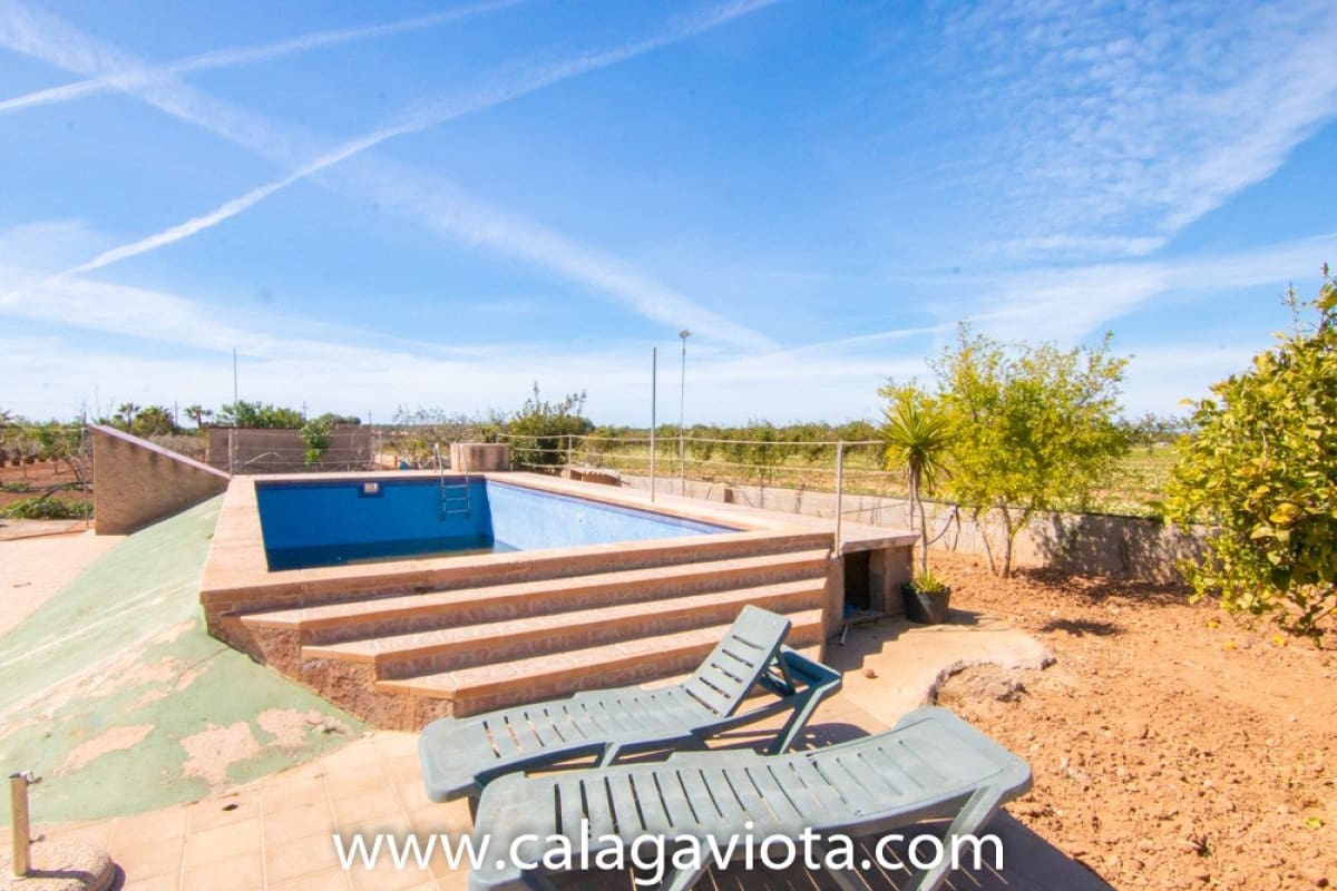 2 soveværelse Villa til salg i Ses Salines med swimmingpool - € 600.000 (Ref: 7168147)