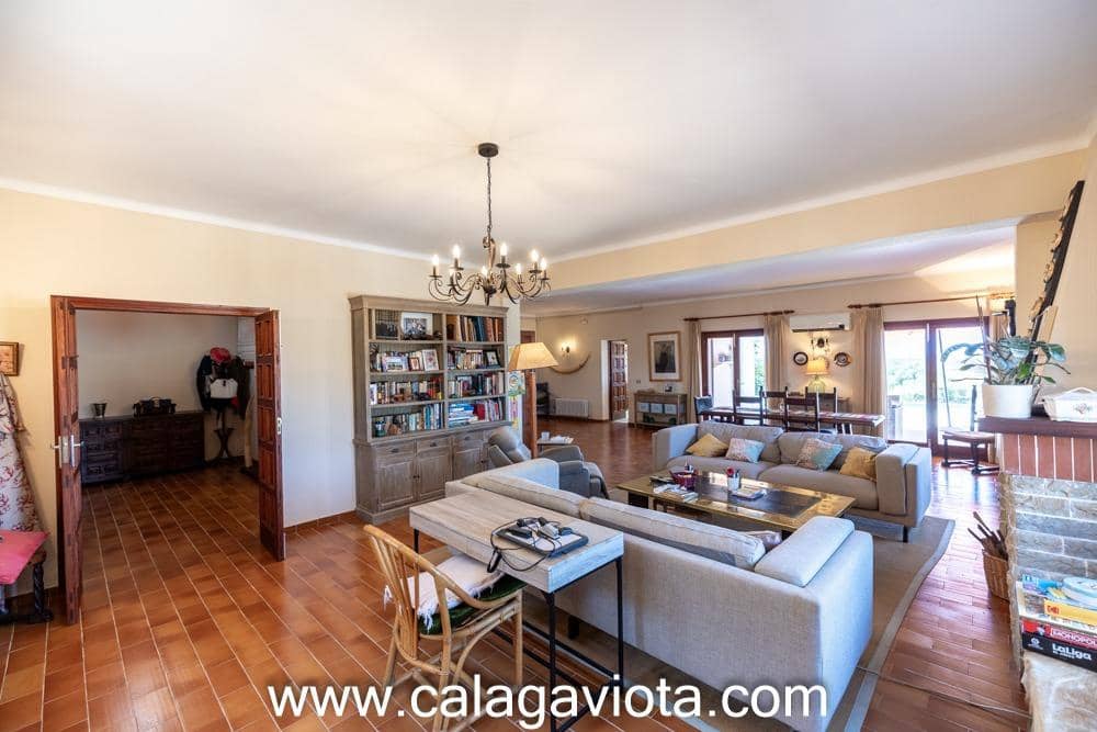 6 soveværelse Byhus til salg i Ses Salines med swimmingpool - € 2.750.000 (Ref: 8343298)