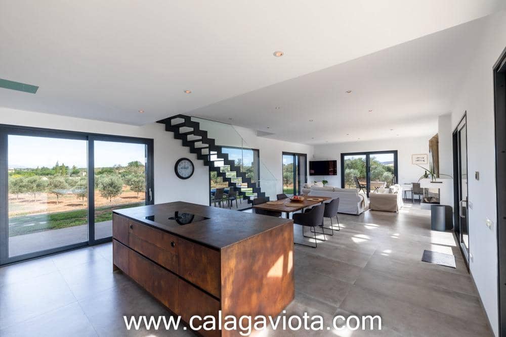 5 bedroom Villa for sale in Ses Salines with pool - € 3,250,000 (Ref: 8652373)