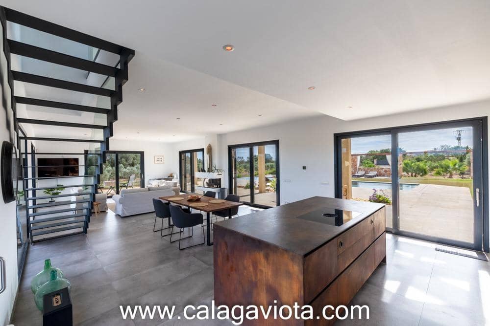 5 bedroom Villa for sale in Ses Salines with pool - € 3,250,000 (Ref: 8652373)