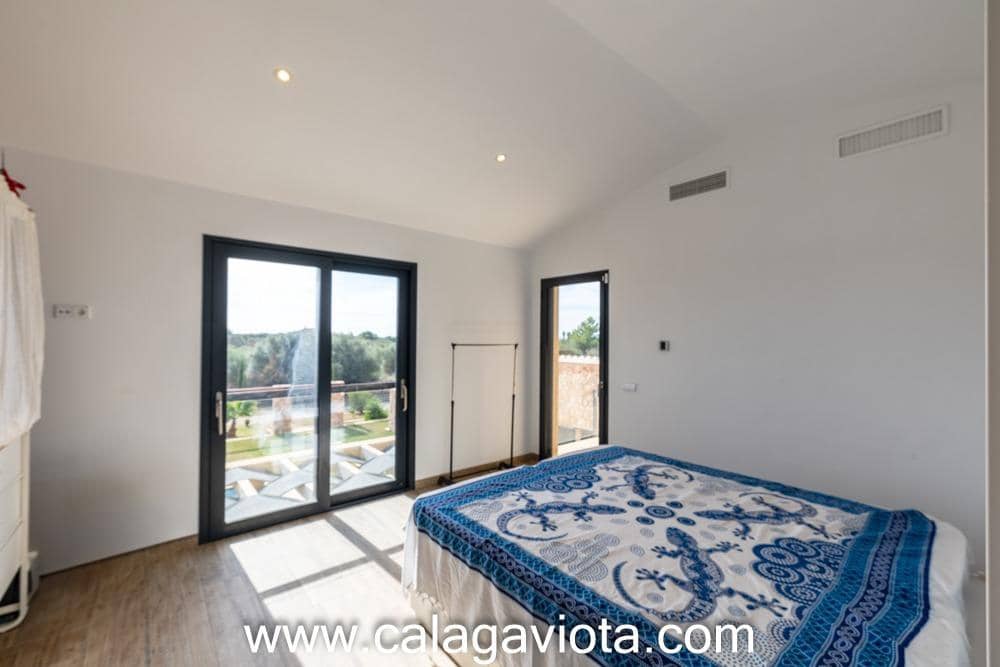 5 bedroom Villa for sale in Ses Salines with pool - € 3,250,000 (Ref: 8652373)