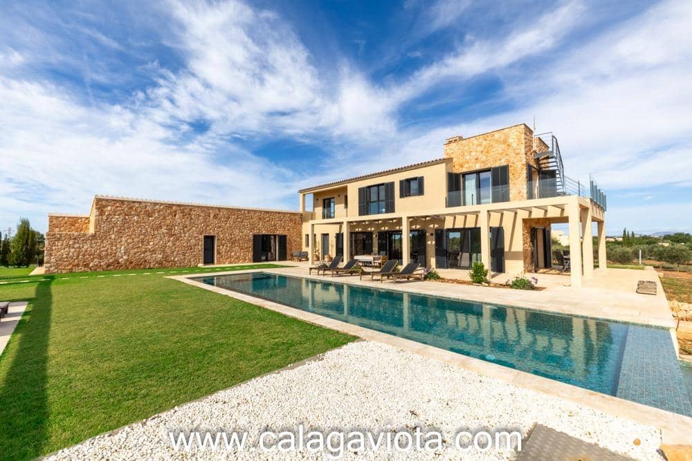 5 bedroom Villa for sale in Ses Salines with pool - € 3,250,000 (Ref: 8652373)