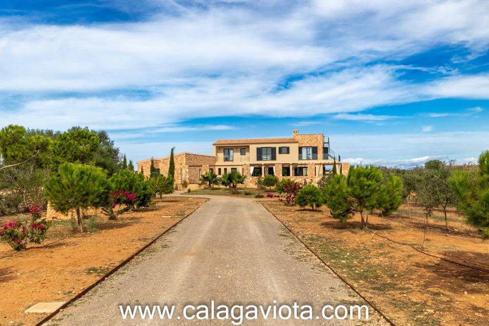 5 bedroom Villa for sale in Ses Salines with pool - € 3,250,000 (Ref: 8652373)
