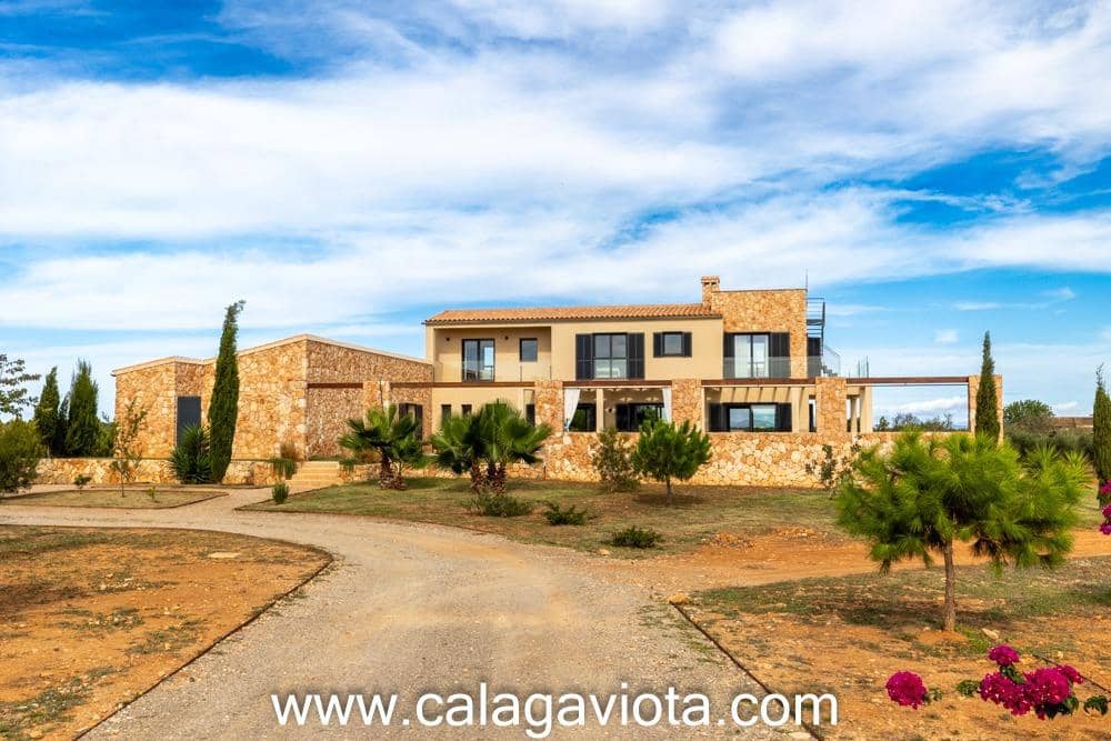5 bedroom Villa for sale in Ses Salines with pool - € 3,250,000 (Ref: 8652373)