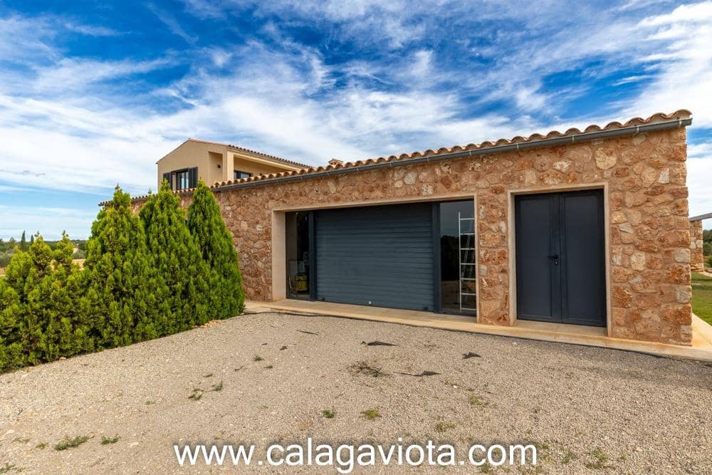 5 bedroom Villa for sale in Ses Salines with pool - € 3,250,000 (Ref: 8652373)