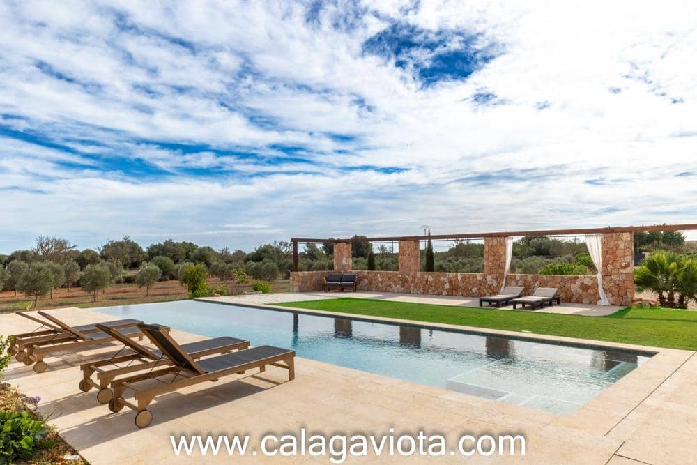 5 bedroom Villa for sale in Ses Salines with pool - € 3,250,000 (Ref: 8652373)