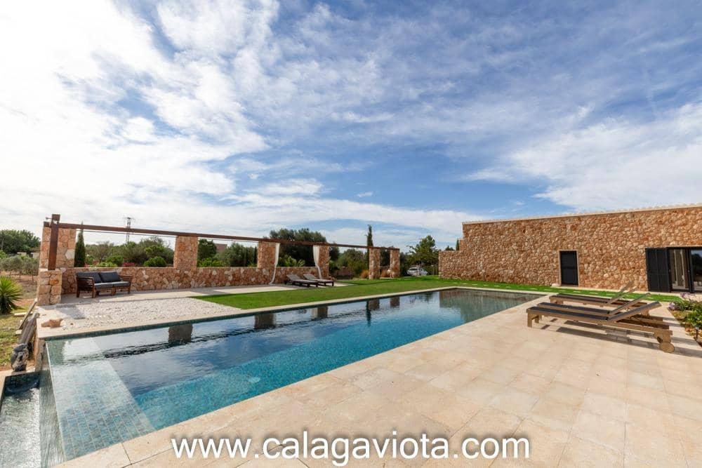 5 bedroom Villa for sale in Ses Salines with pool - € 3,250,000 (Ref: 8652373)