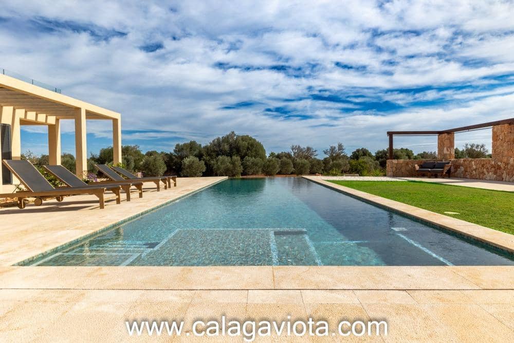 5 bedroom Villa for sale in Ses Salines with pool - € 3,250,000 (Ref: 8652373)