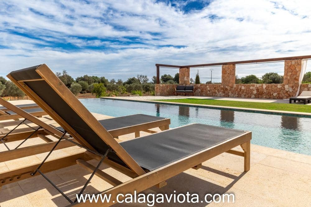 5 bedroom Villa for sale in Ses Salines with pool - € 3,250,000 (Ref: 8652373)