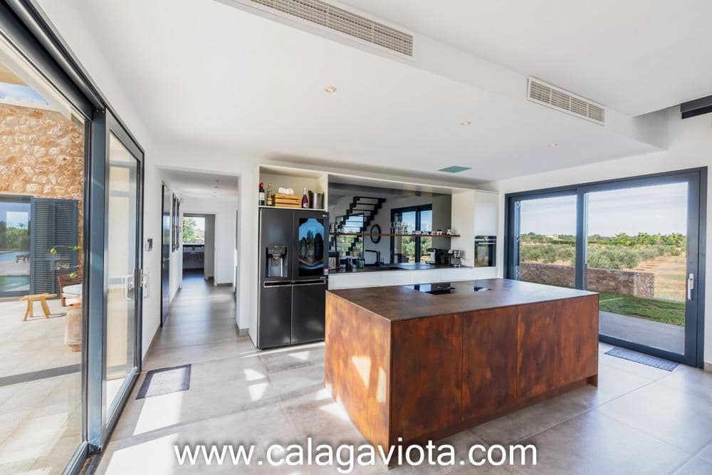 5 bedroom Villa for sale in Ses Salines with pool - € 3,250,000 (Ref: 8652373)