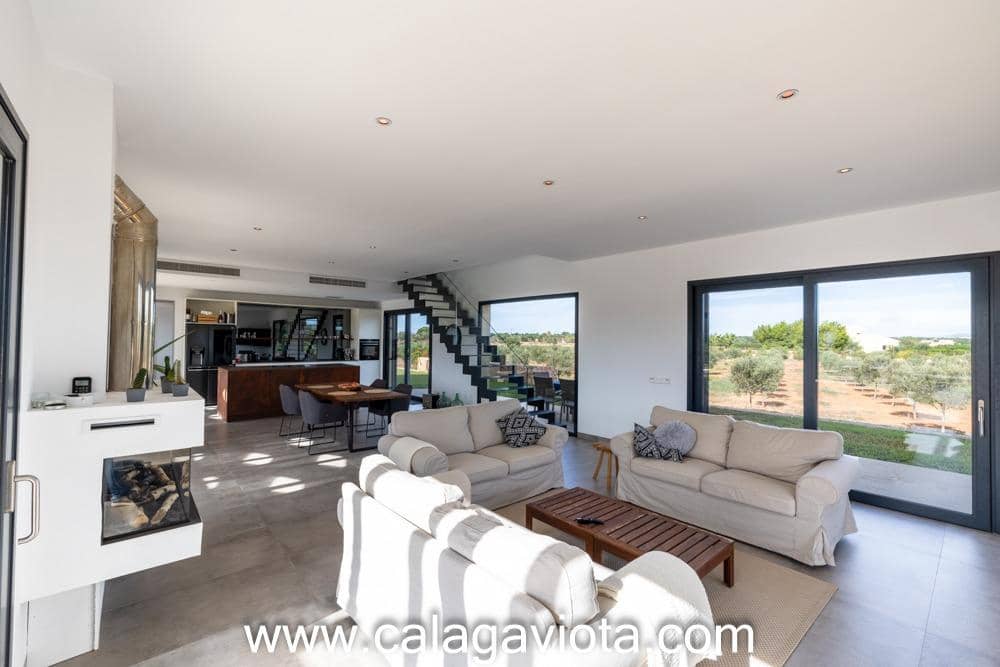 5 bedroom Villa for sale in Ses Salines with pool - € 3,250,000 (Ref: 8652373)