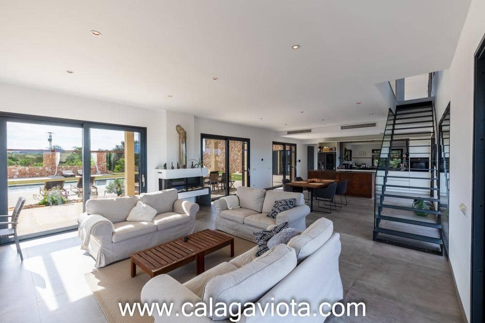 5 bedroom Villa for sale in Ses Salines with pool - € 3,250,000 (Ref: 8652373)