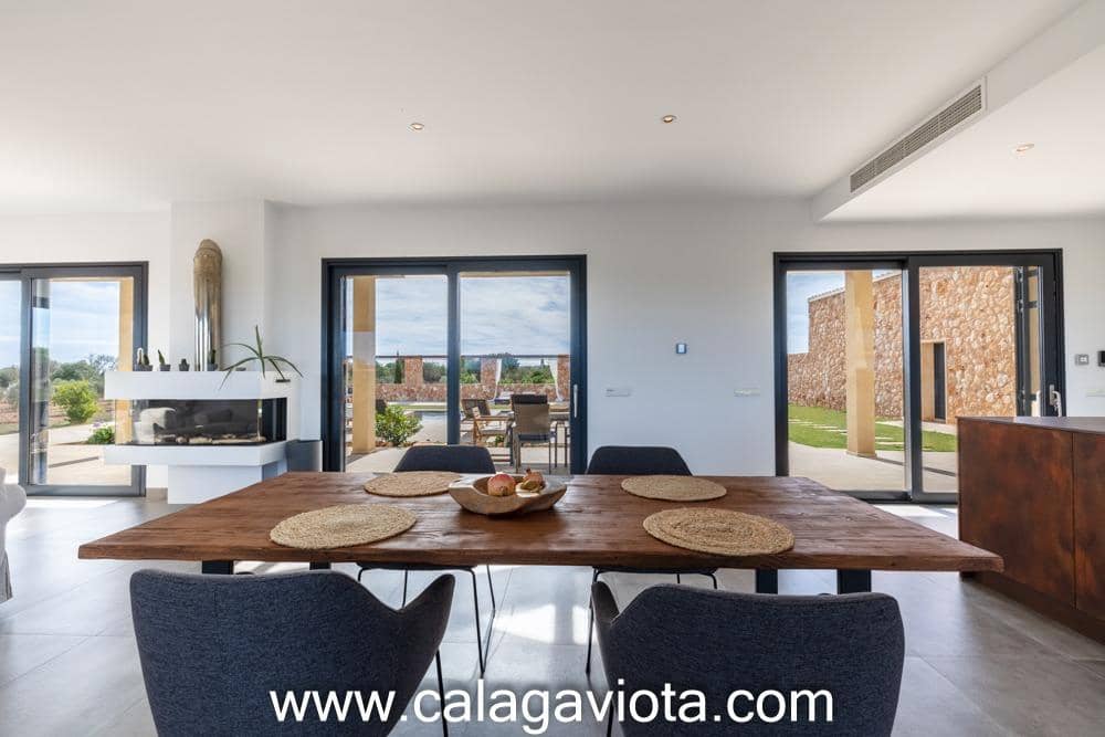 5 bedroom Villa for sale in Ses Salines with pool - € 3,250,000 (Ref: 8652373)