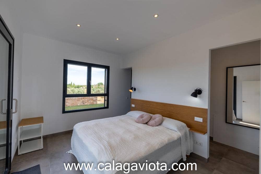 5 bedroom Villa for sale in Ses Salines with pool - € 3,250,000 (Ref: 8652373)