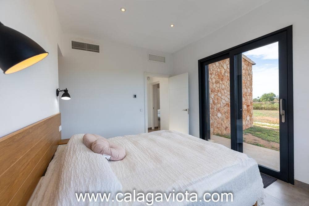 5 bedroom Villa for sale in Ses Salines with pool - € 3,250,000 (Ref: 8652373)