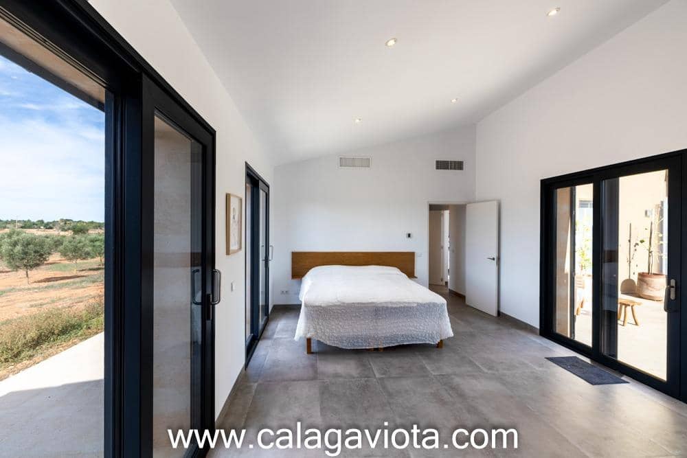 5 bedroom Villa for sale in Ses Salines with pool - € 3,250,000 (Ref: 8652373)