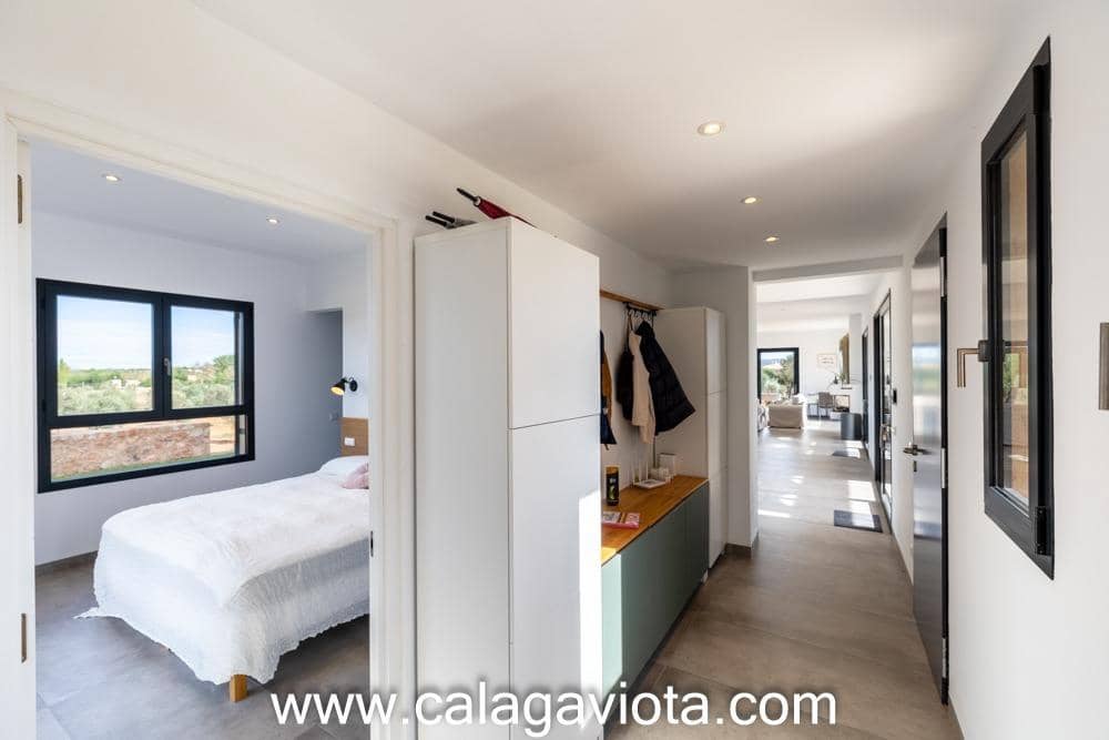 5 bedroom Villa for sale in Ses Salines with pool - € 3,250,000 (Ref: 8652373)