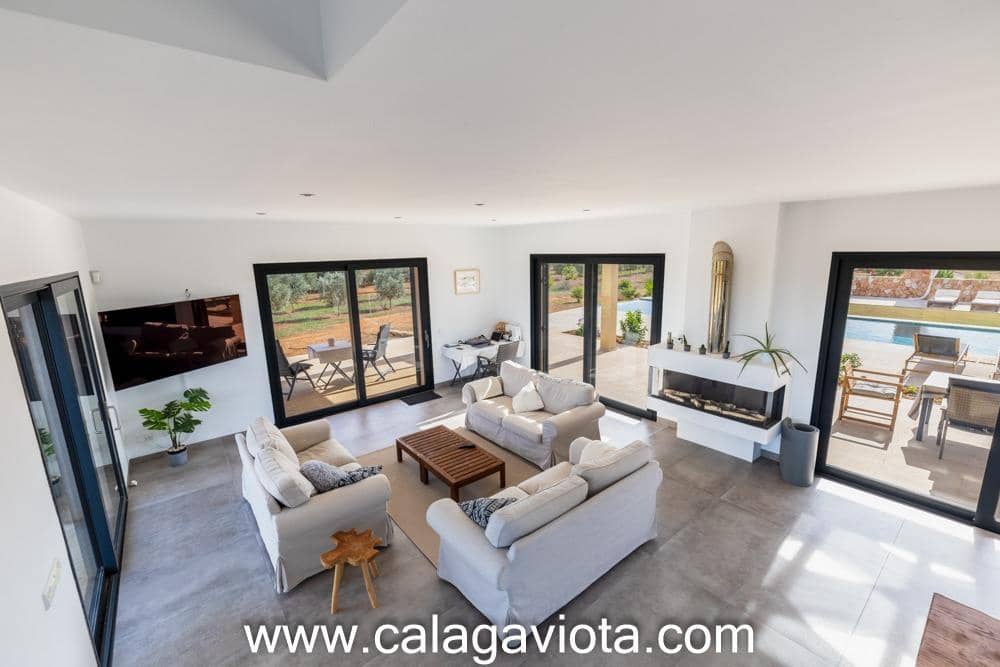 5 bedroom Villa for sale in Ses Salines with pool - € 3,250,000 (Ref: 8652373)