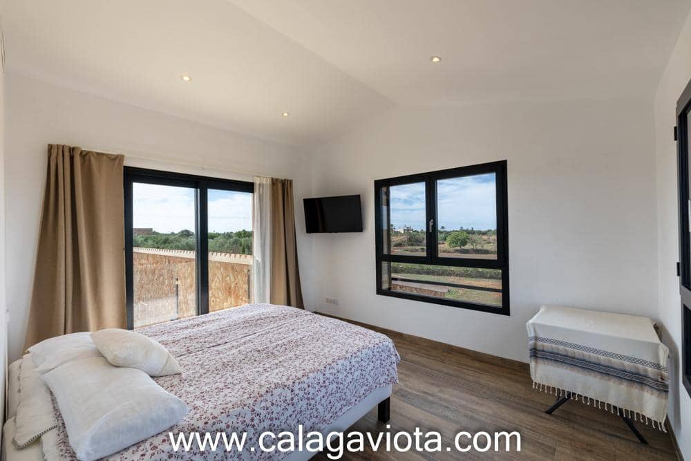 5 bedroom Villa for sale in Ses Salines with pool - € 3,250,000 (Ref: 8652373)