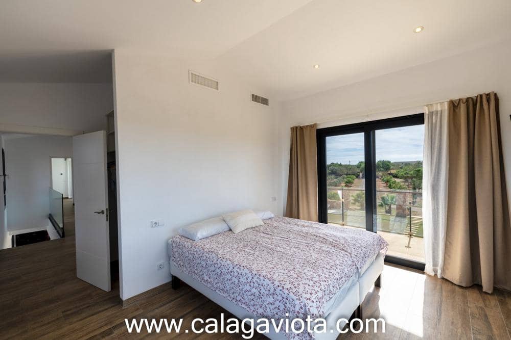 5 bedroom Villa for sale in Ses Salines with pool - € 3,250,000 (Ref: 8652373)