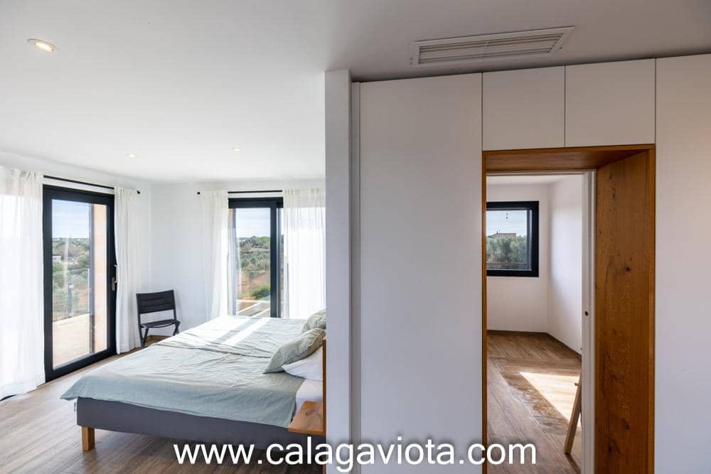 5 bedroom Villa for sale in Ses Salines with pool - € 3,250,000 (Ref: 8652373)