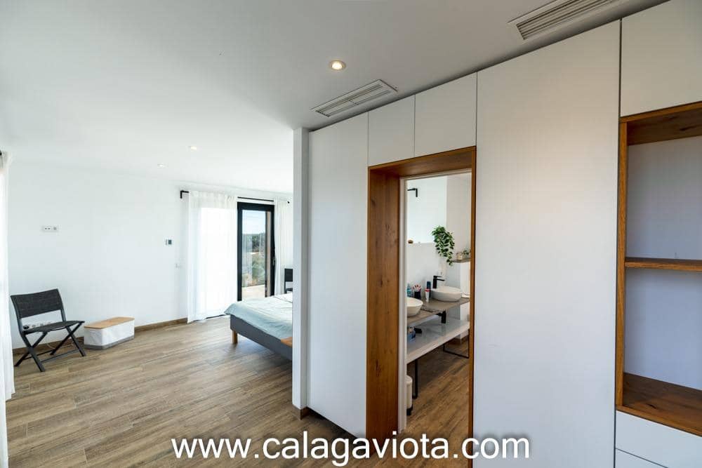 5 bedroom Villa for sale in Ses Salines with pool - € 3,250,000 (Ref: 8652373)