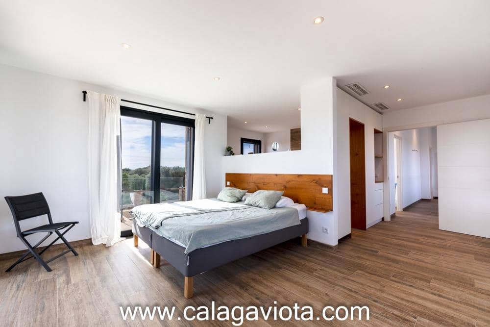 5 bedroom Villa for sale in Ses Salines with pool - € 3,250,000 (Ref: 8652373)