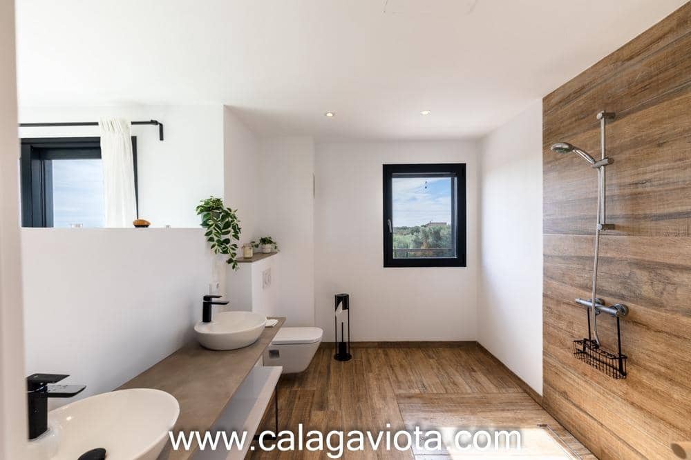 5 bedroom Villa for sale in Ses Salines with pool - € 3,250,000 (Ref: 8652373)