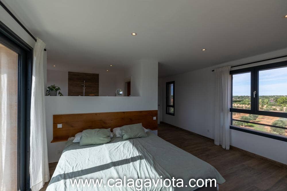 5 bedroom Villa for sale in Ses Salines with pool - € 3,250,000 (Ref: 8652373)