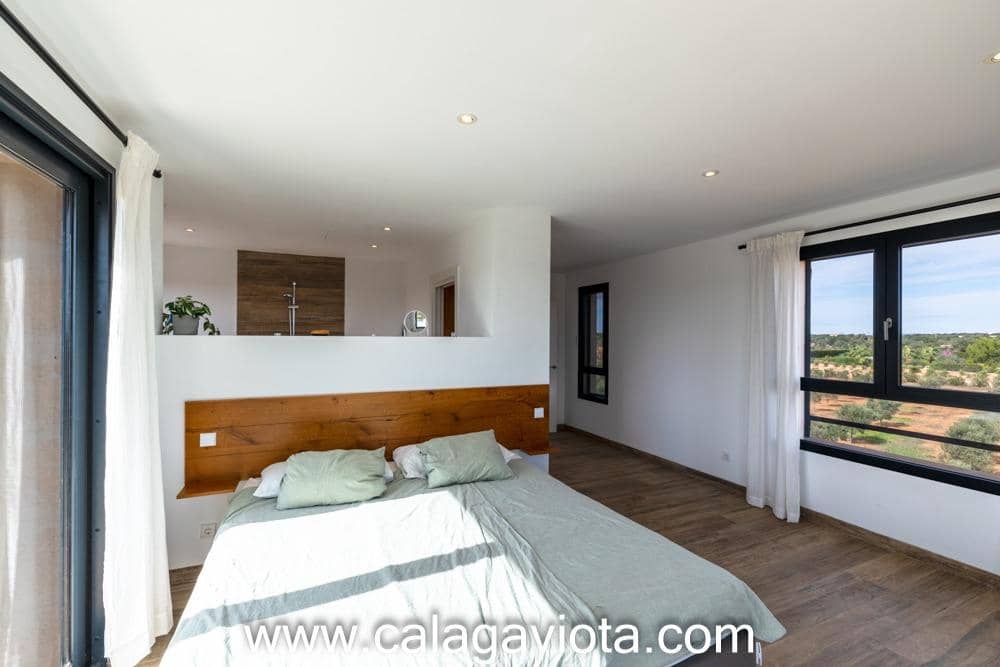 5 bedroom Villa for sale in Ses Salines with pool - € 3,250,000 (Ref: 8652373)