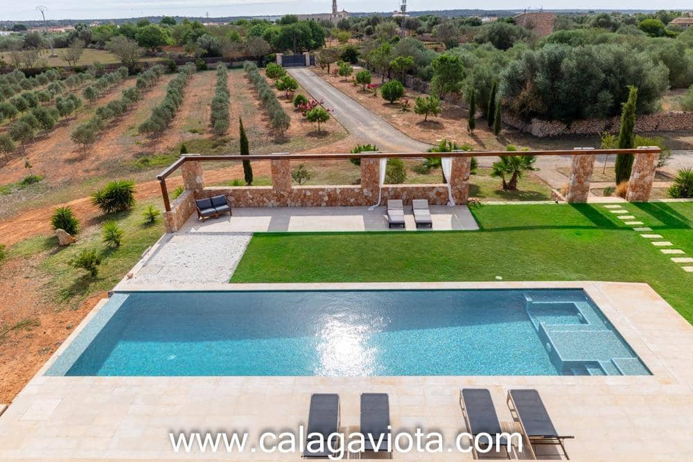 5 bedroom Villa for sale in Ses Salines with pool - € 3,250,000 (Ref: 8652373)