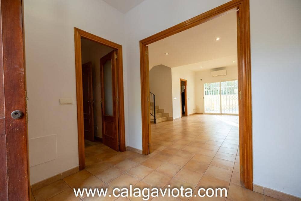 4 bedroom Terraced Villa for sale in Ses Salines with garage - € 585,000 (Ref: 8789580)