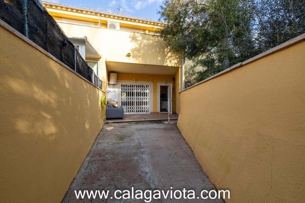 4 bedroom Terraced Villa for sale in Ses Salines with garage - € 585,000 (Ref: 8789580)