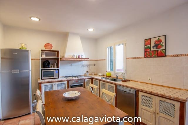 Villa/Maison Mitoyenne de 3 chambres à louer à Ses Salines - 1 600 € (Ref: 9004880)