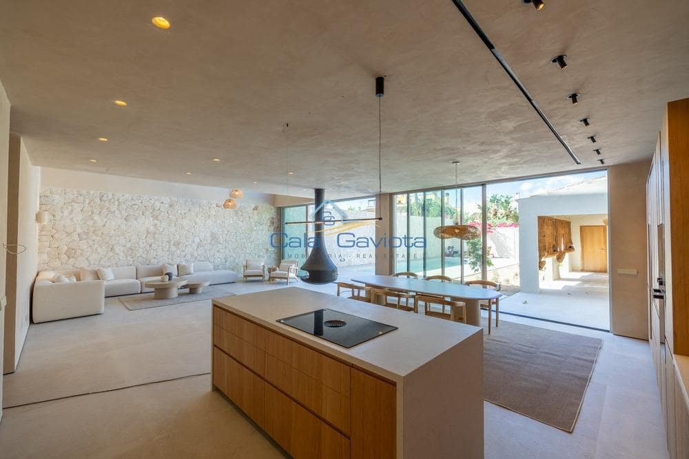 4 bedroom Townhouse for sale in Ses Salines with pool garage - € 2,550,000 (Ref: 9153997)
