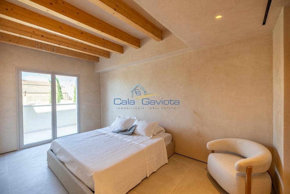 4 bedroom Townhouse for sale in Ses Salines with pool garage - € 2,550,000 (Ref: 9153997)