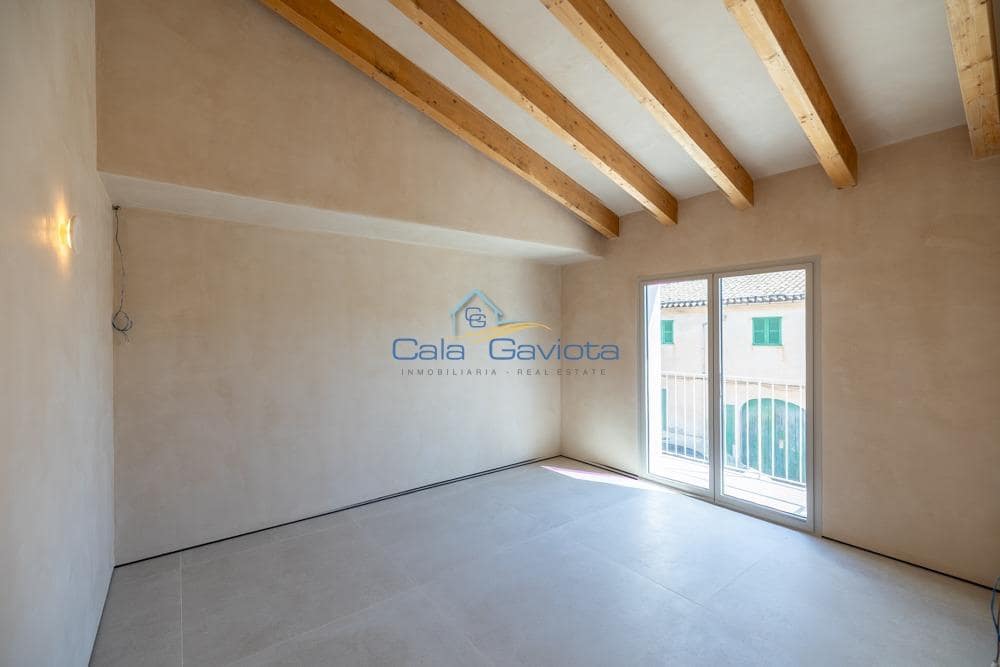 4 bedroom Townhouse for sale in Ses Salines with pool garage - € 2,550,000 (Ref: 9153997)