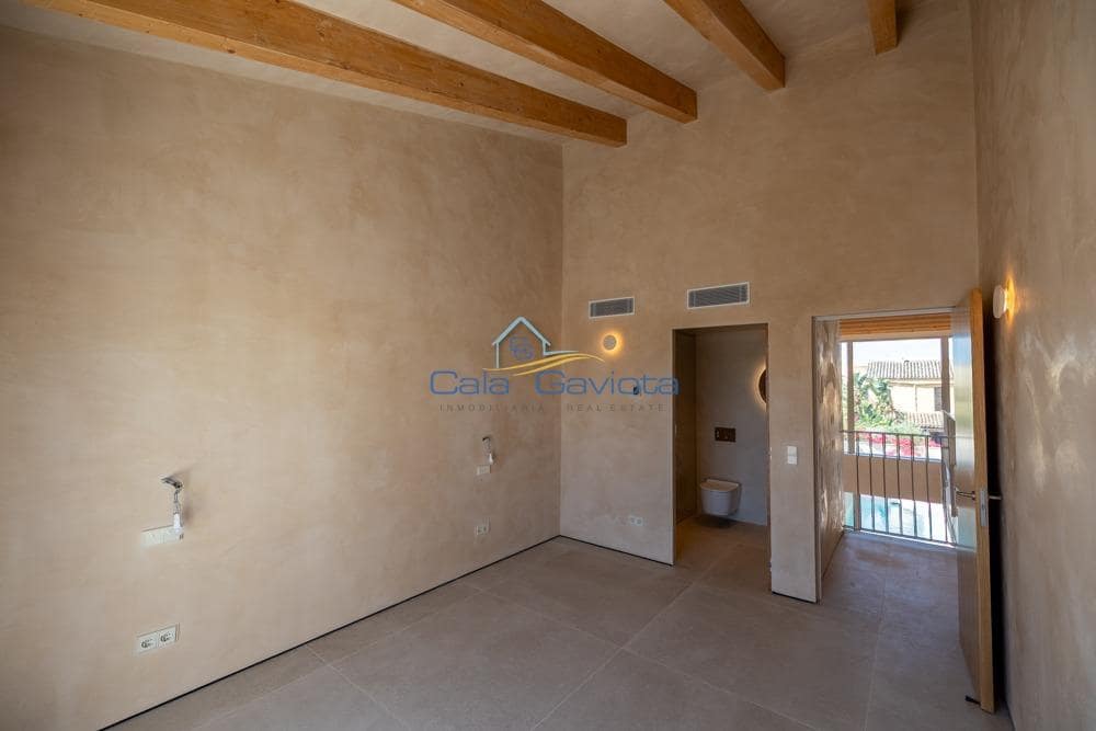 4 bedroom Townhouse for sale in Ses Salines with pool garage - € 2,550,000 (Ref: 9153997)