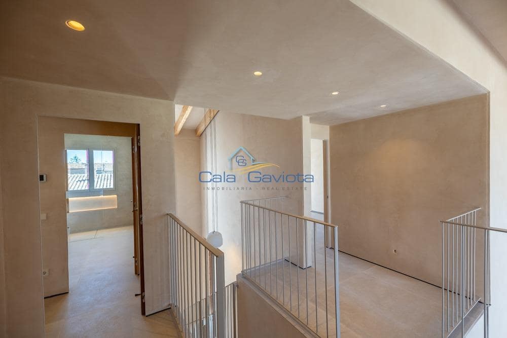 4 bedroom Townhouse for sale in Ses Salines with pool garage - € 2,550,000 (Ref: 9153997)