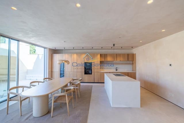 4 soveværelse Byhus til salg i Ses Salines med swimmingpool garage - € 2.550.000 (Ref: 9153997)