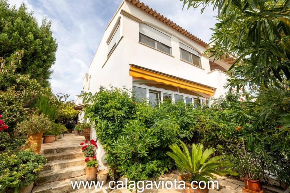 3 bedroom Semi-detached Villa for sale in Colonia de Sant Jordi - € 730,000 (Ref: 9191093)