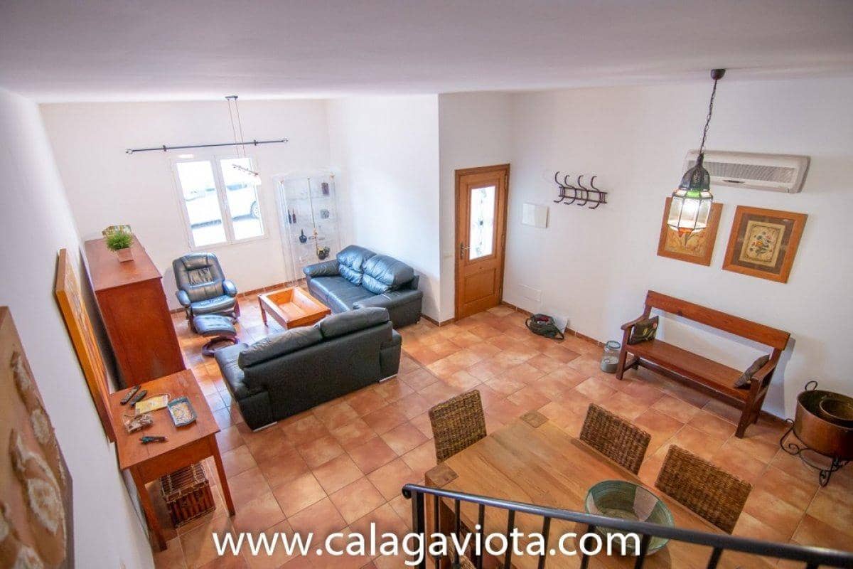 3 slaapkamer Rijtjeshuis te koop in Ses Salines - € 550.000 (Ref: 9374138)