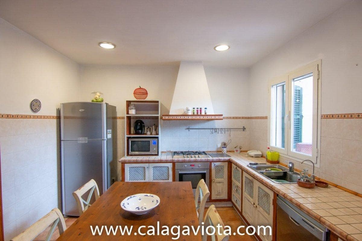 3 slaapkamer Rijtjeshuis te koop in Ses Salines - € 550.000 (Ref: 9374138)