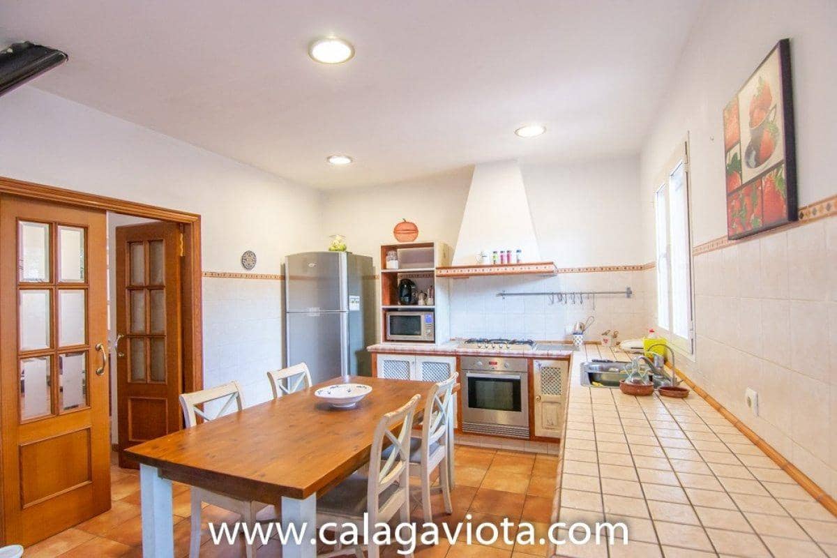 3 slaapkamer Rijtjeshuis te koop in Ses Salines - € 550.000 (Ref: 9374138)