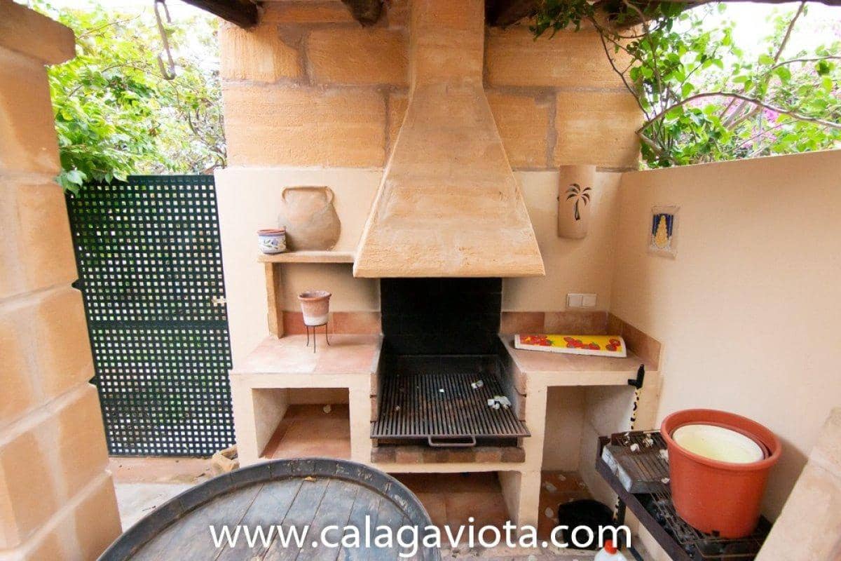 3 slaapkamer Rijtjeshuis te koop in Ses Salines - € 550.000 (Ref: 9374138)