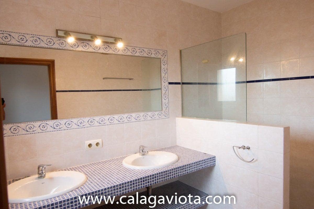 3 slaapkamer Rijtjeshuis te koop in Ses Salines - € 550.000 (Ref: 9374138)